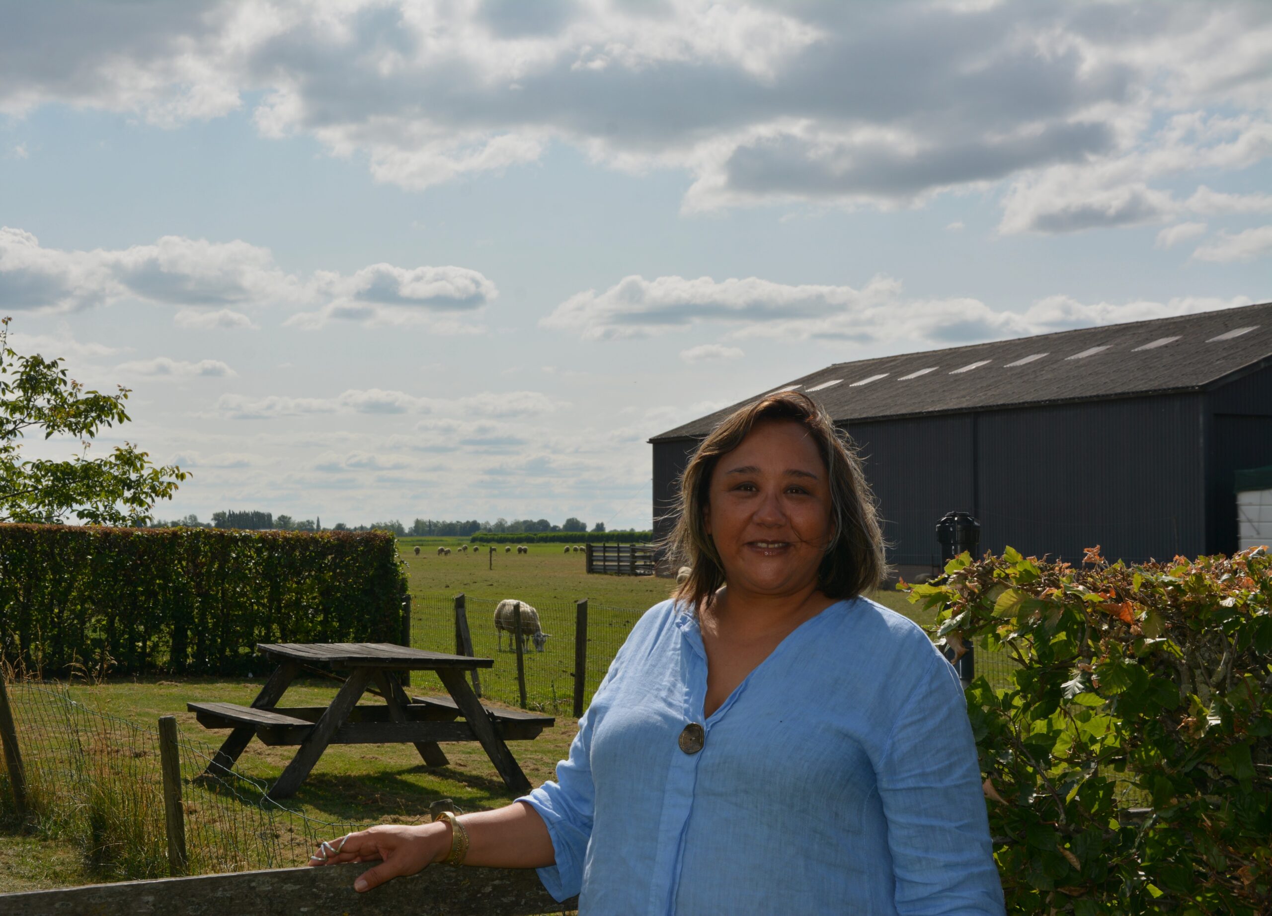 GonCoaching-Jongerencoach-uitzicht-tuin-buiten-praktijk-met-Gonda-BEWERKT